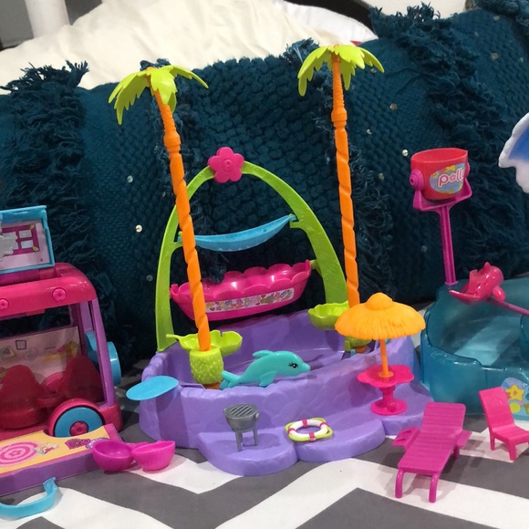 Polly Pocket Waterpark and Van set + accessories - Picture 2 of 11